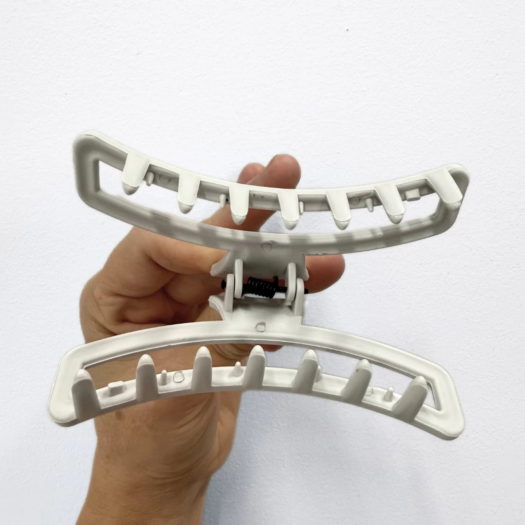 Hello Bleach - The Claw Clip " Ivory"
